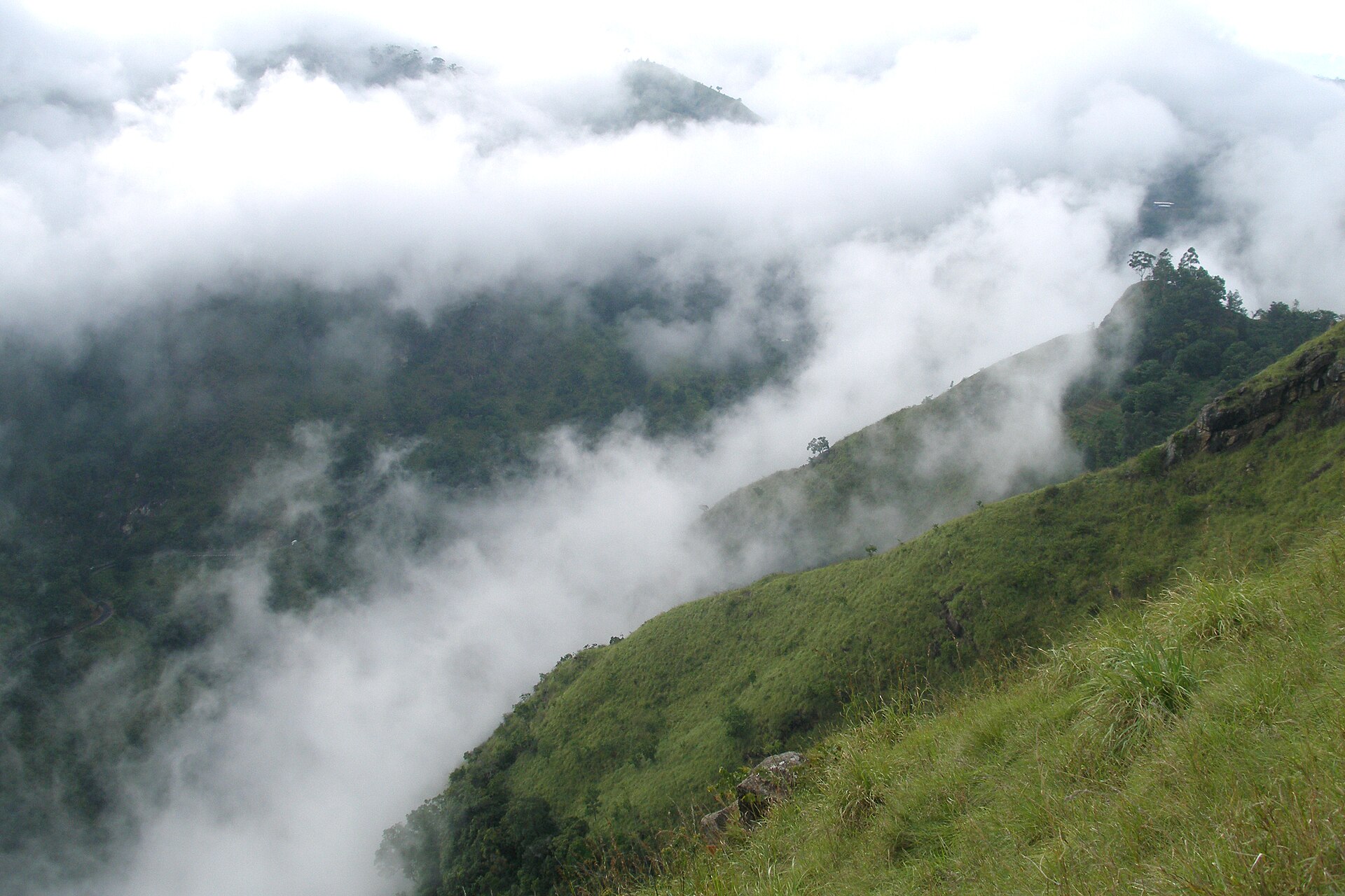 Clouds rolling through the green mountains of Ella in the hill country